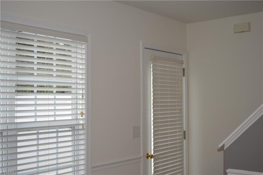 484 Dunwood Dr - Photo 5 of 40