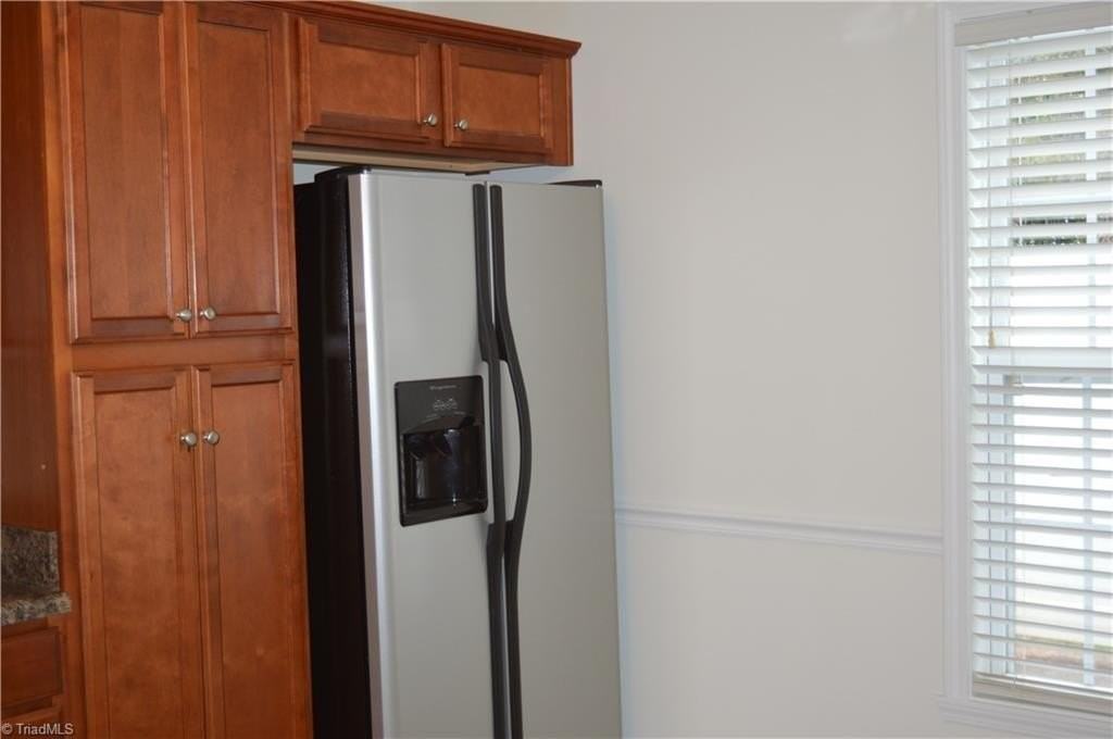 484 Dunwood Dr - Photo 6 of 40