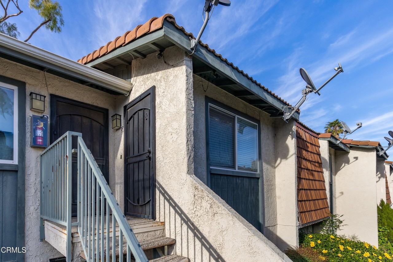 126 E Ventura St #F - Photo 3 of 17