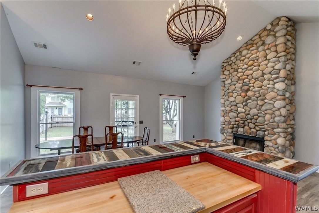 1624 5th Ave - Photo 6 of 39