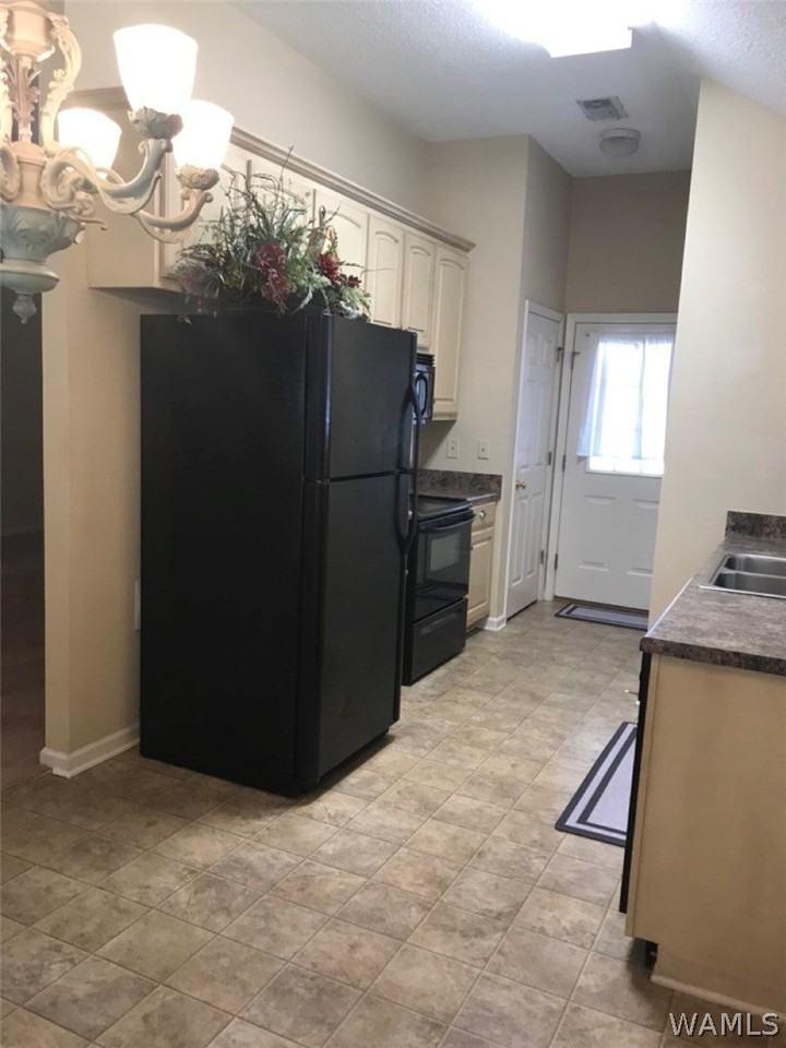 5007 Ross Cir - Photo 5 of 7