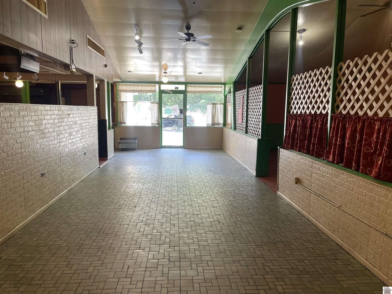 1310 Main St - Photo 4 of 31