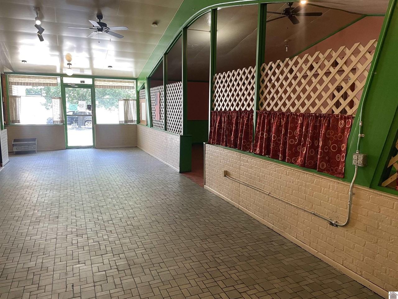 1310 Main St - Photo 5 of 31