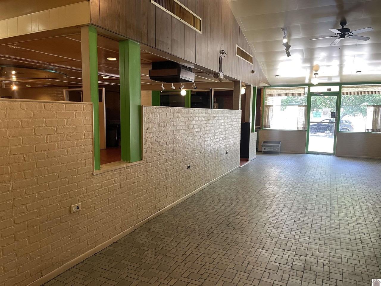 1310 Main St - Photo 6 of 31