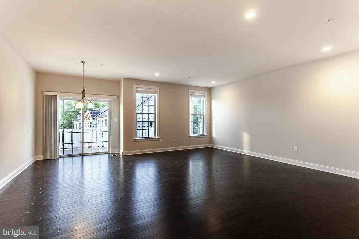 7807 Crystal Brook Way - Photo 6 of 24