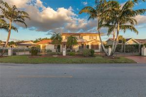 featured image of 19701 W Oakmont Dr