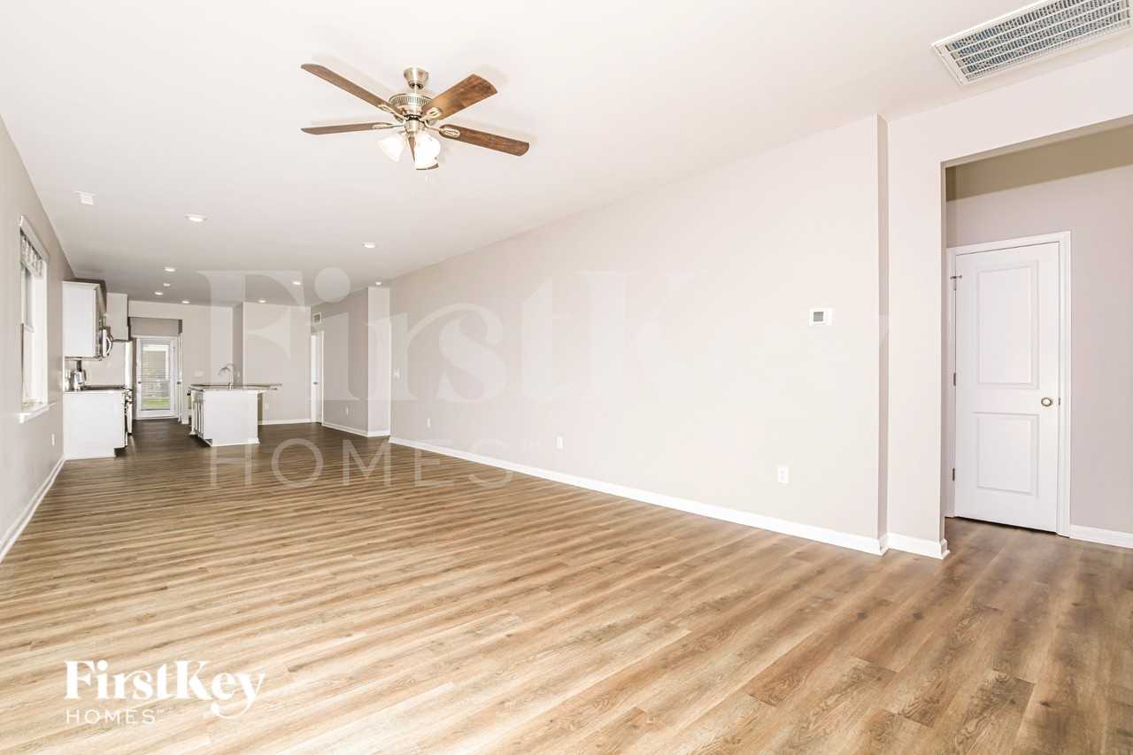 444 Haywood Glen Dr - Photo 2 of 19
