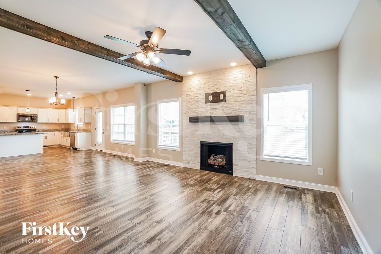 530 Bloomington Trce - Photo 3 of 19
