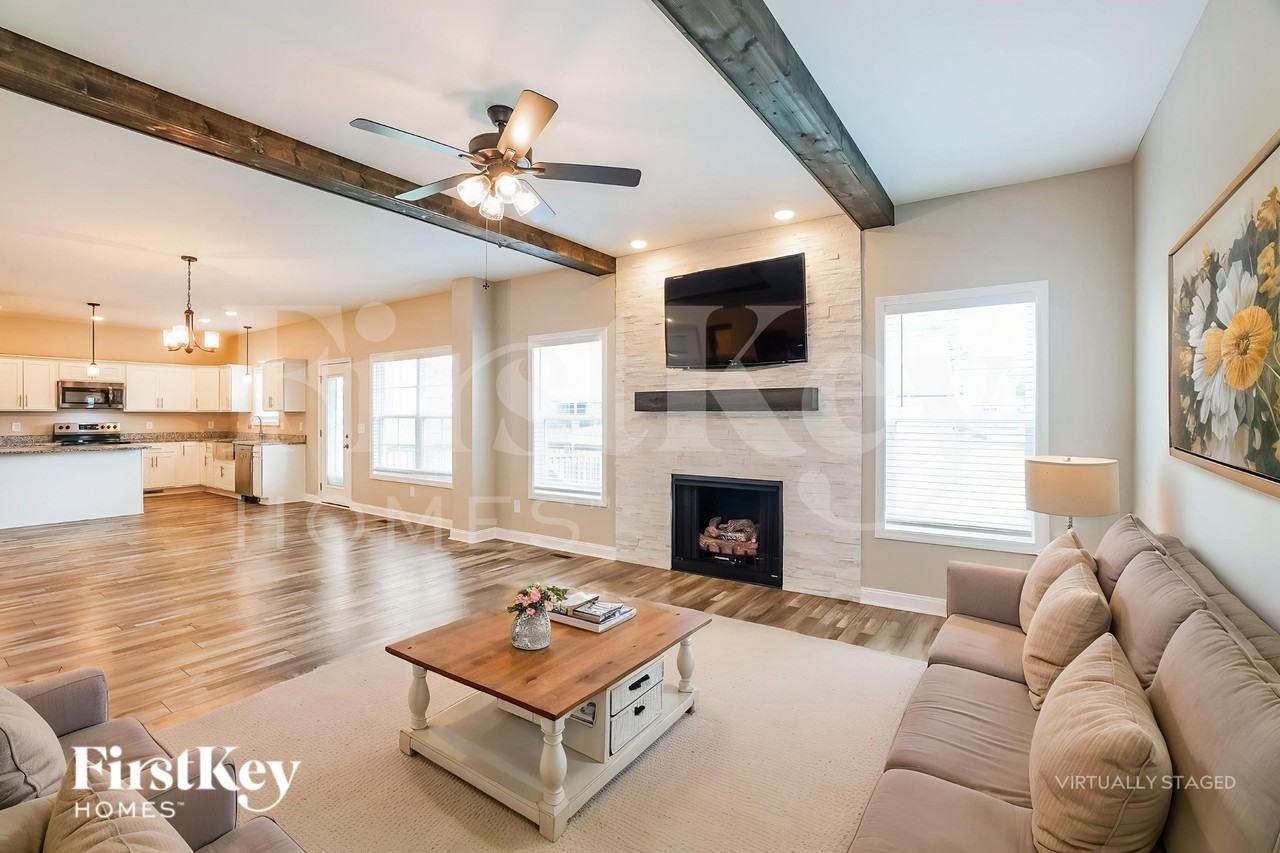 530 Bloomington Trce - Photo 4 of 19