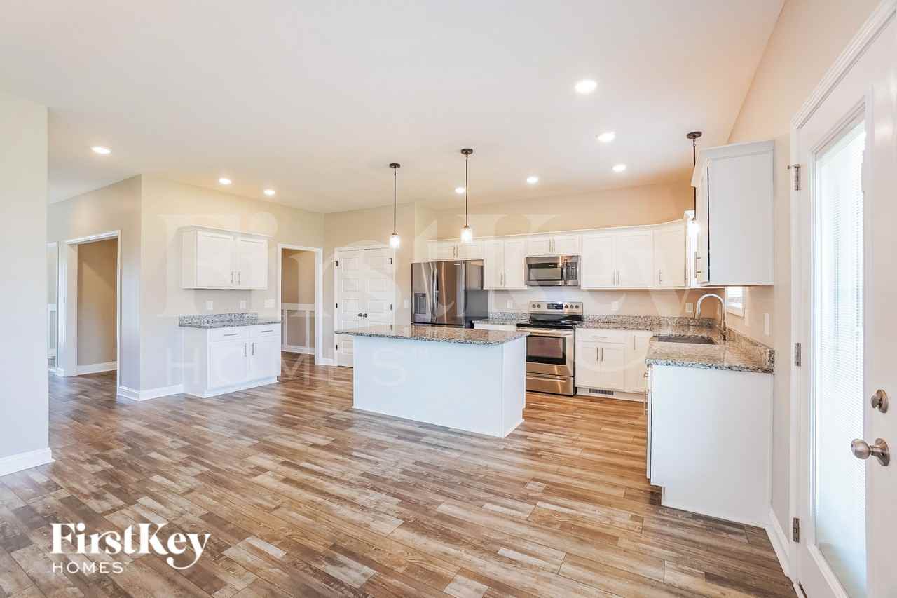 530 Bloomington Trce - Photo 5 of 19