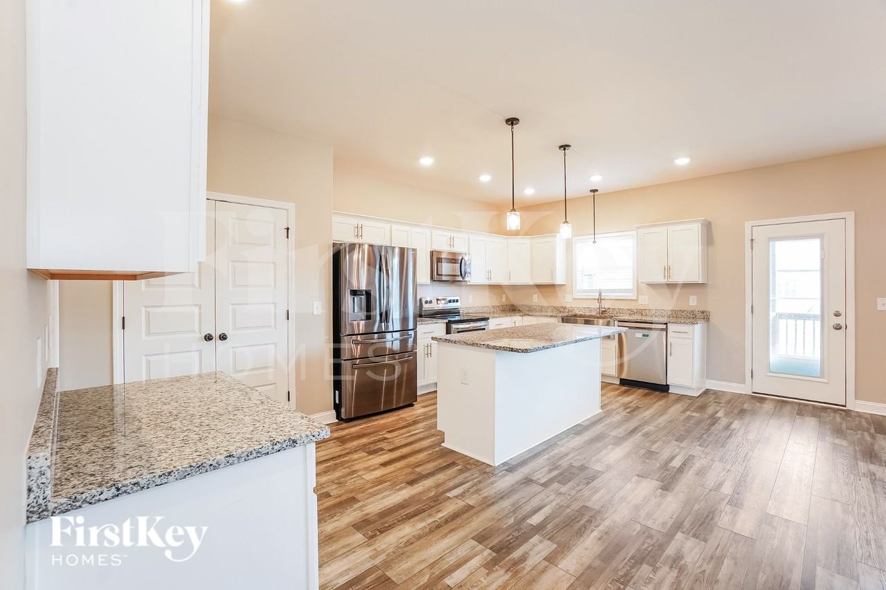 530 Bloomington Trce - Photo 6 of 19