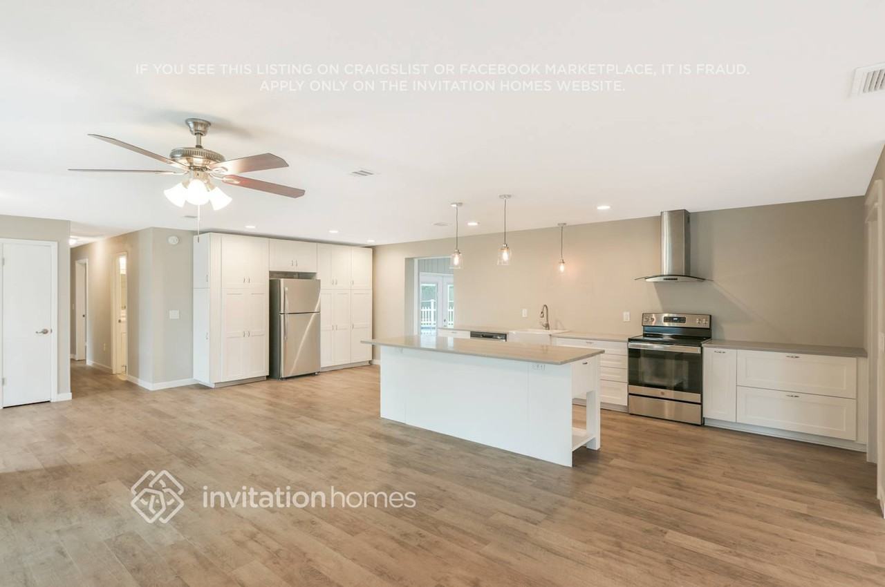 810 Bishop Pl - Photo 7 of 29