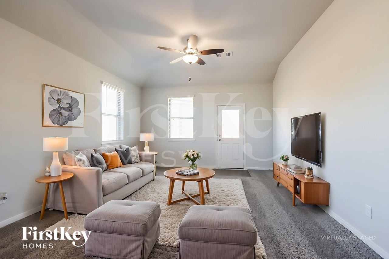 26203 Cooperstown Way - Photo 4 of 18