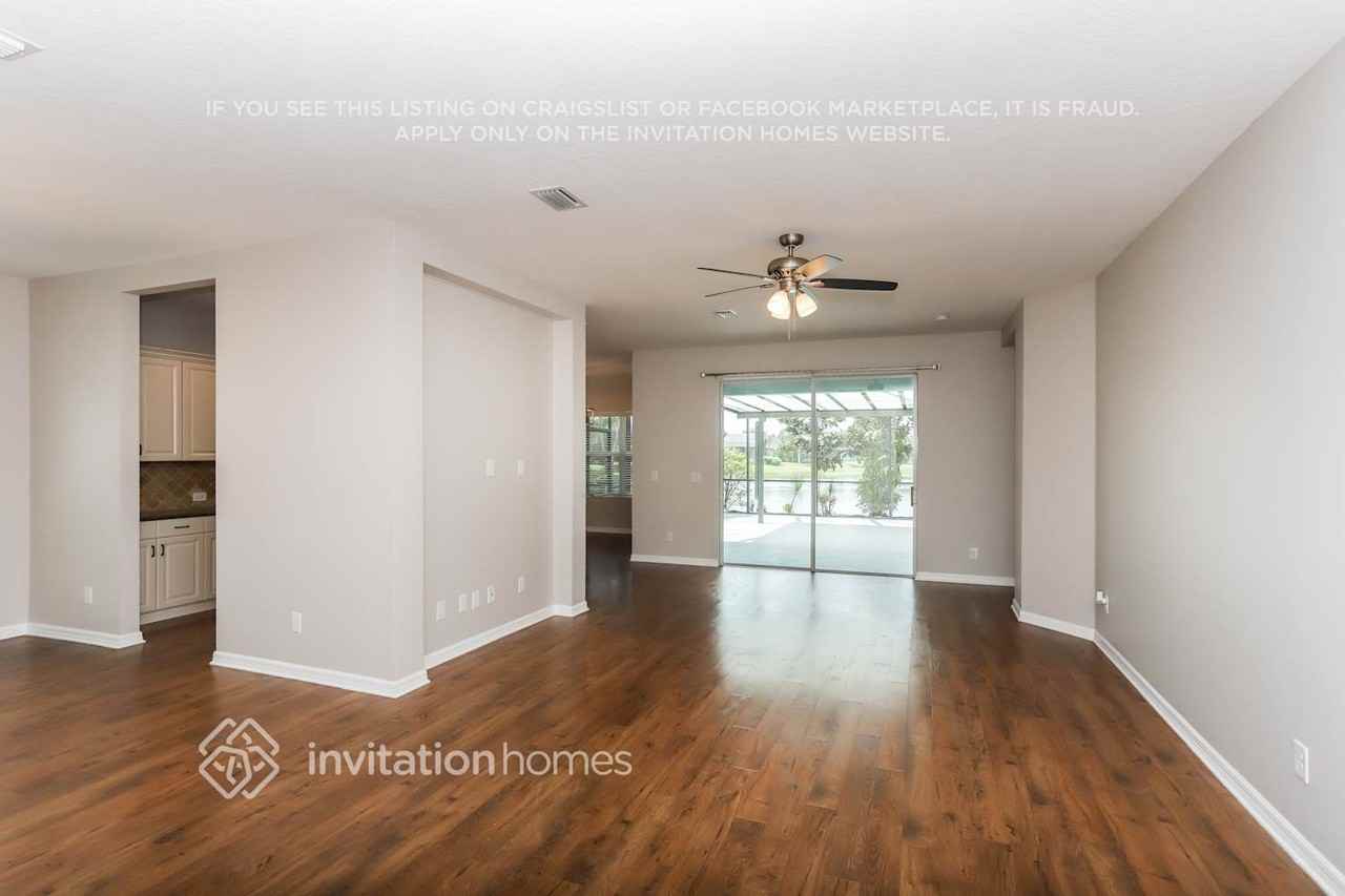 4922 Mission Park Ln - Photo 3 of 17