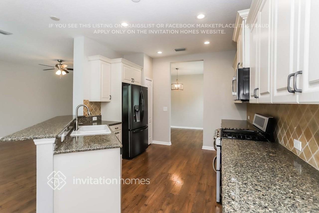4922 Mission Park Ln - Photo 5 of 17