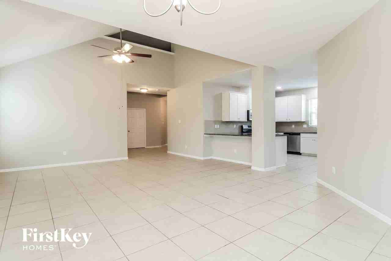 9207 Penfield Dr - Photo 4 of 15