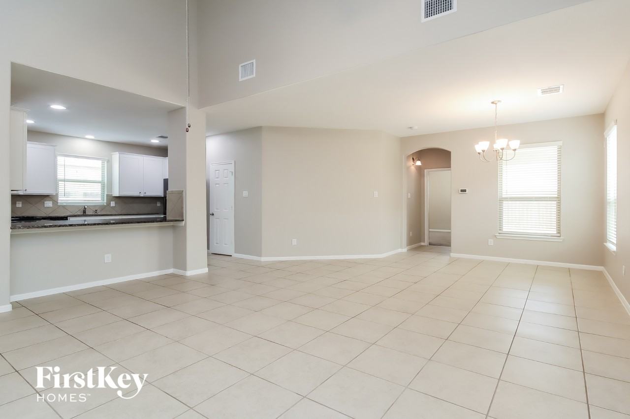 9207 Penfield Dr - Photo 5 of 15