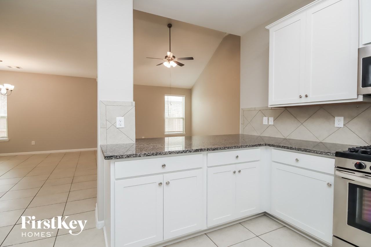 9207 Penfield Dr - Photo 6 of 15