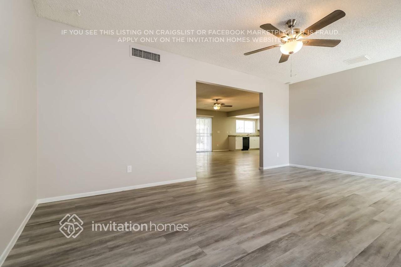 5148 W Laurie Ln - Photo 3 of 16