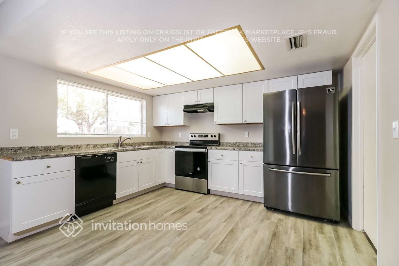 5148 W Laurie Ln - Photo 6 of 16