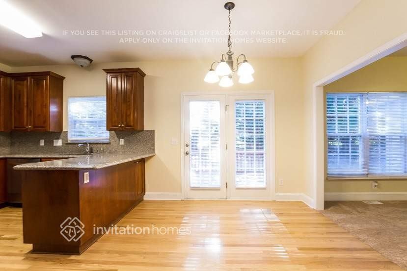 16100 Epiphany Ct - Photo 5 of 28