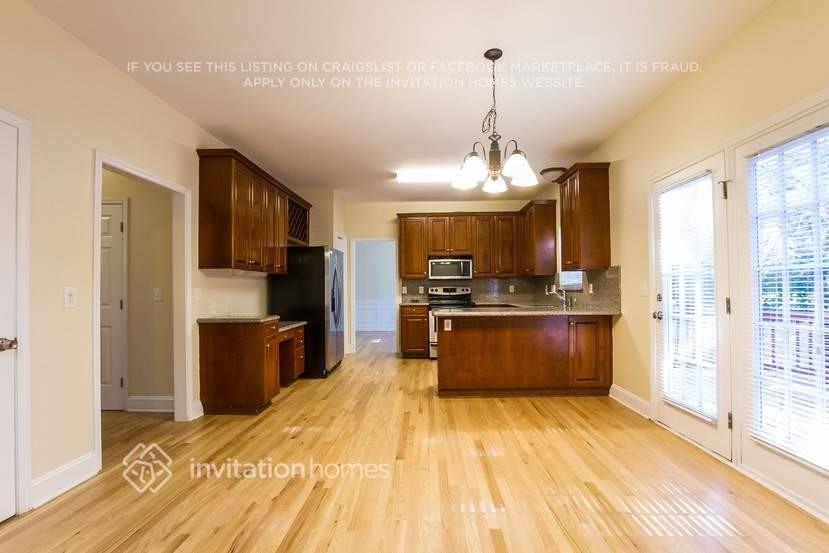 16100 Epiphany Ct - Photo 6 of 28