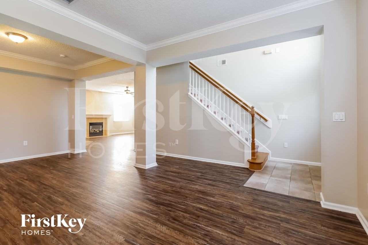 1559 Majestic View Ln - Photo 4 of 15