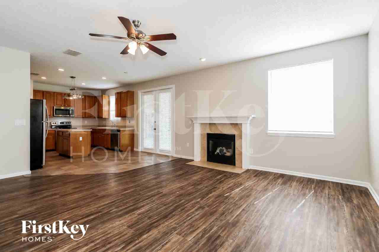1559 Majestic View Ln - Photo 5 of 15