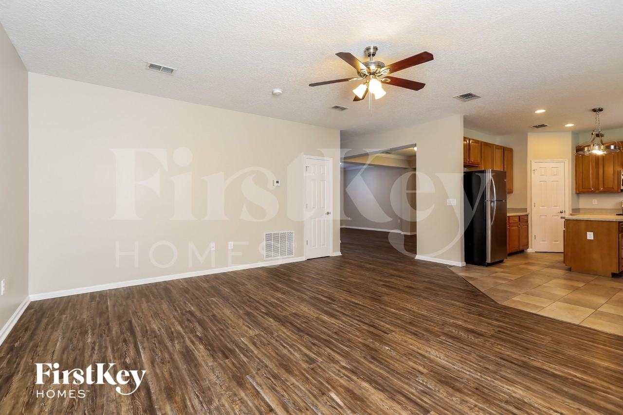 1559 Majestic View Ln - Photo 7 of 15