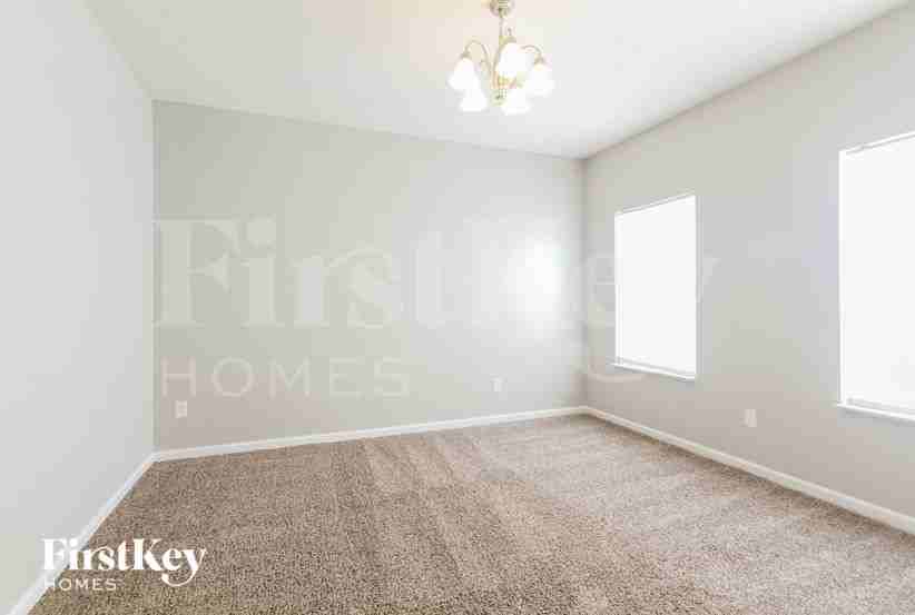 5273 Brandywine Dr - Photo 3 of 15