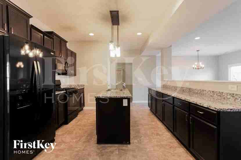 5273 Brandywine Dr - Photo 4 of 15