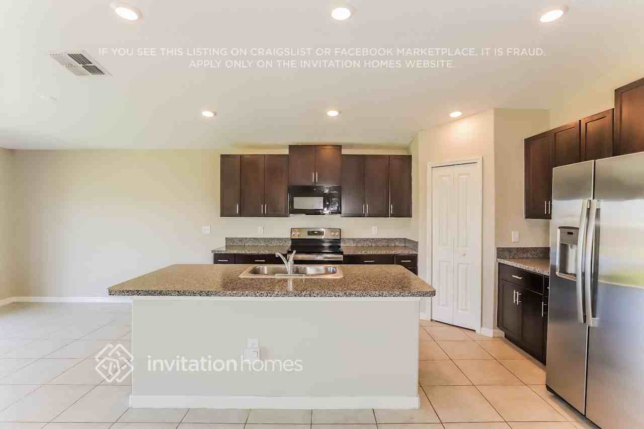 1585 Blue Rose Dr - Photo 6 of 17