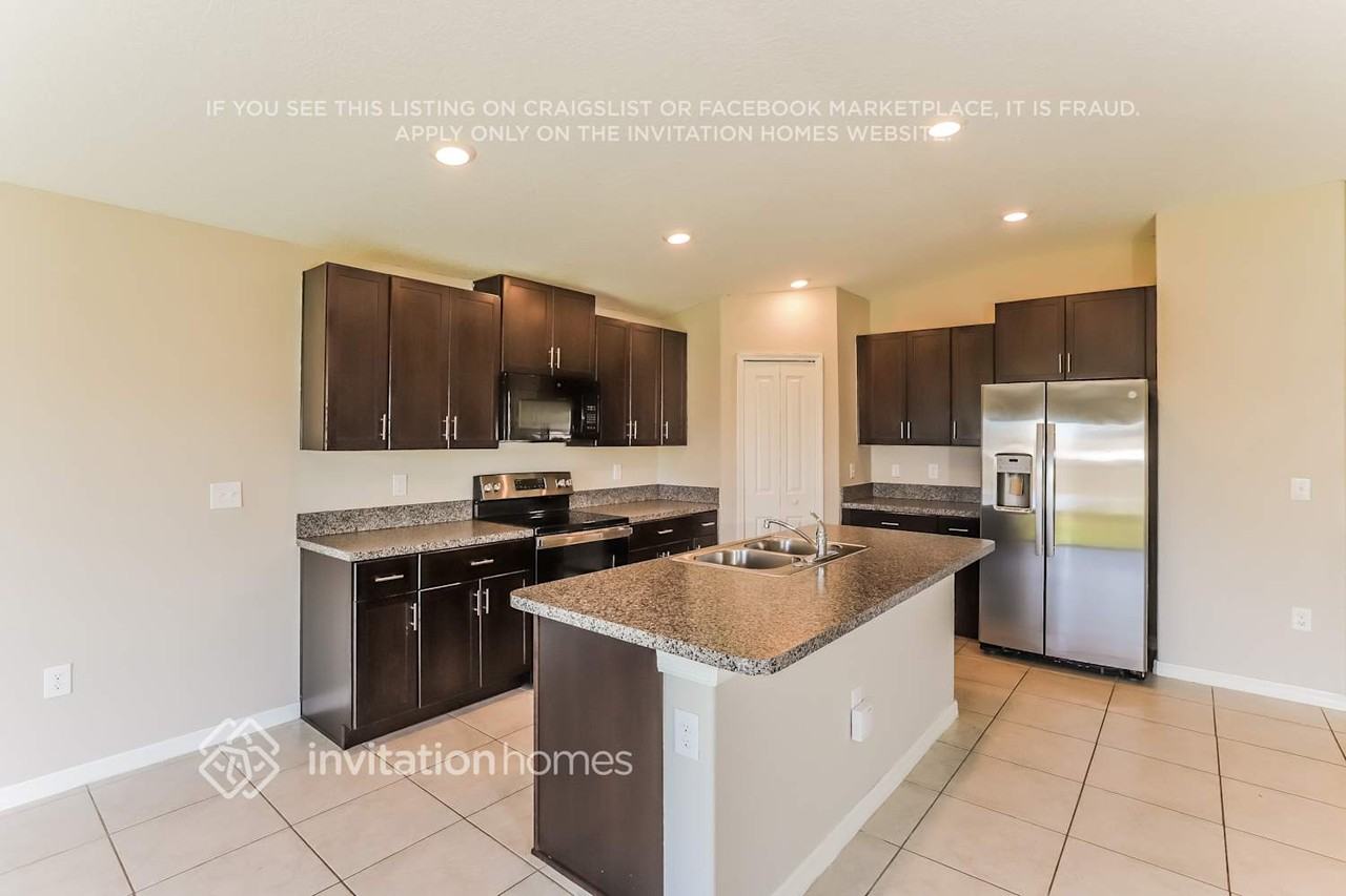 1585 Blue Rose Dr - Photo 7 of 17