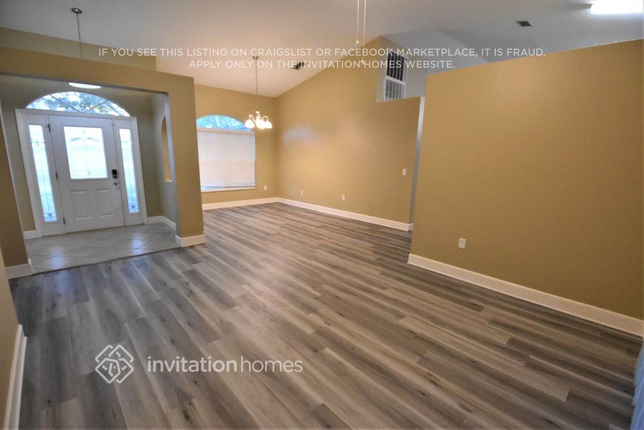 4526 Windsor Ct E - Photo 2 of 20