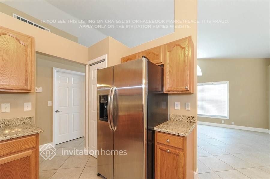 4526 Windsor Ct E - Photo 6 of 20