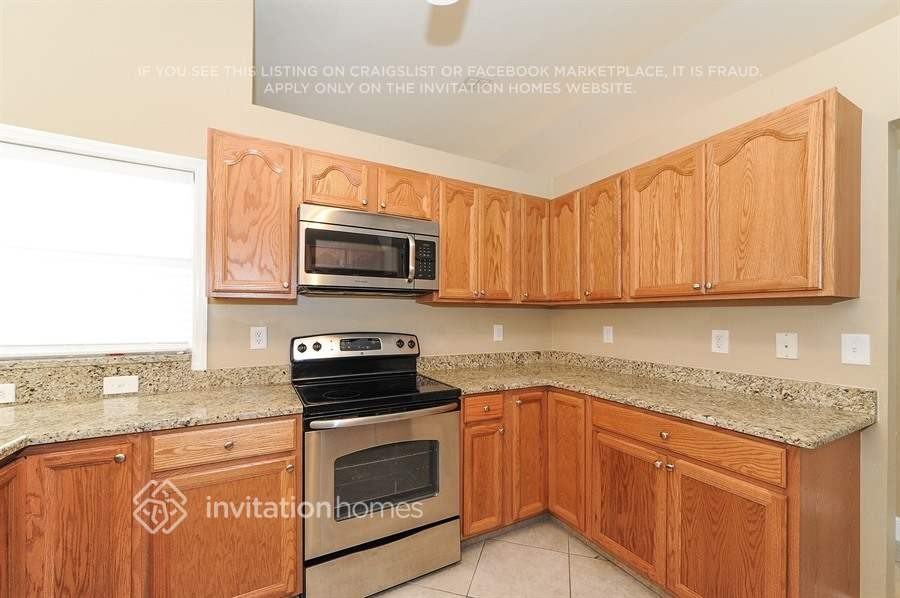 4526 Windsor Ct E - Photo 7 of 20