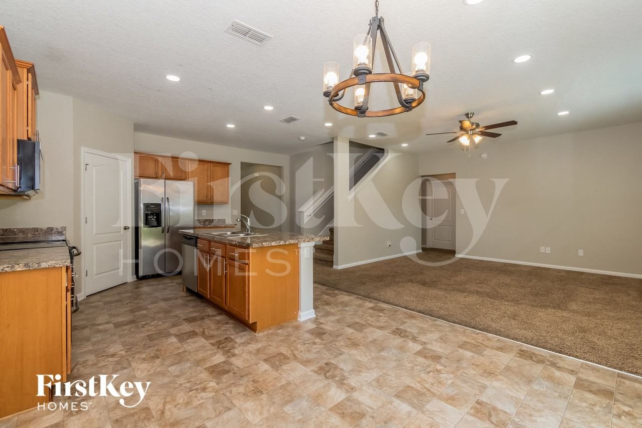 8058 Brothers Walk Ln - Photo 3 of 15