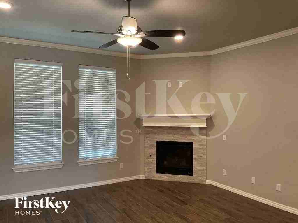 2504 Gerald Ct - Photo 2 of 10