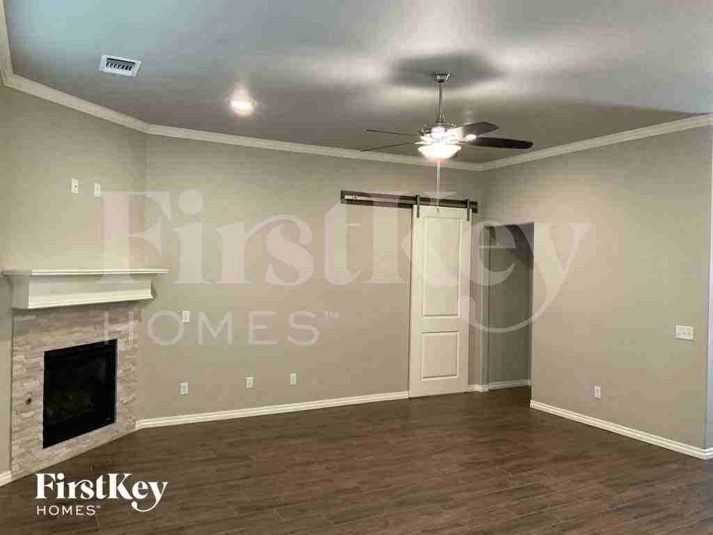 2504 Gerald Ct - Photo 3 of 10