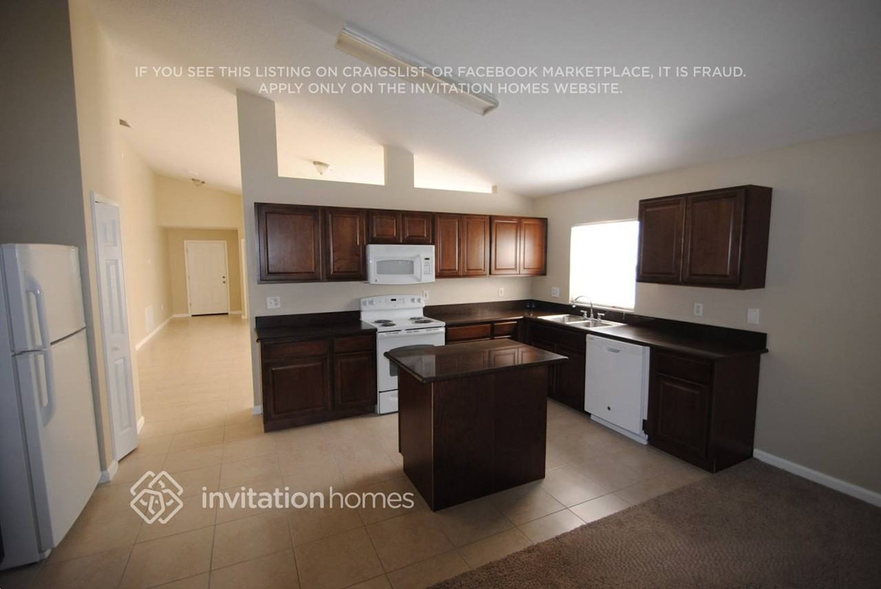 2875 Spring Heather Pl - Photo 4 of 11