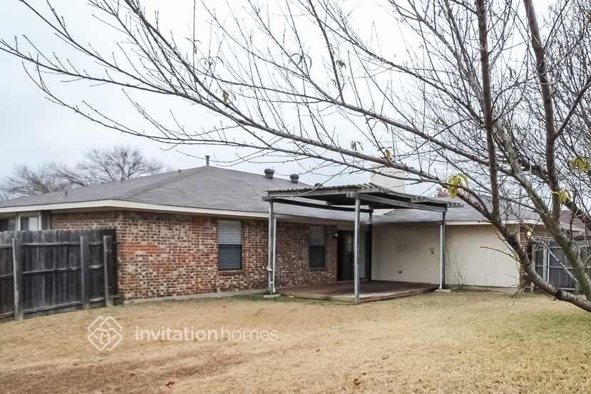 301 Overland Dr - Photo 2 of 4