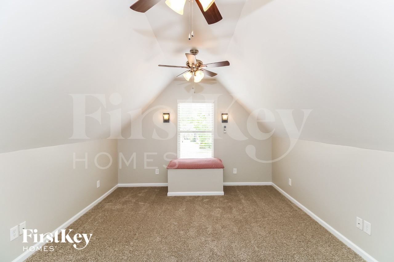 1260 Sierra Ct - Photo 2 of 12