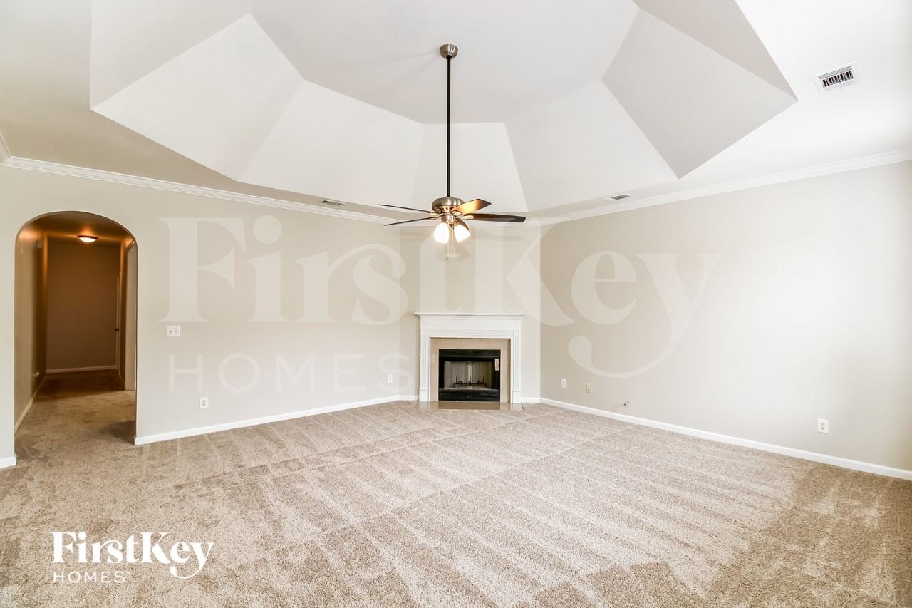 1260 Sierra Ct - Photo 3 of 12