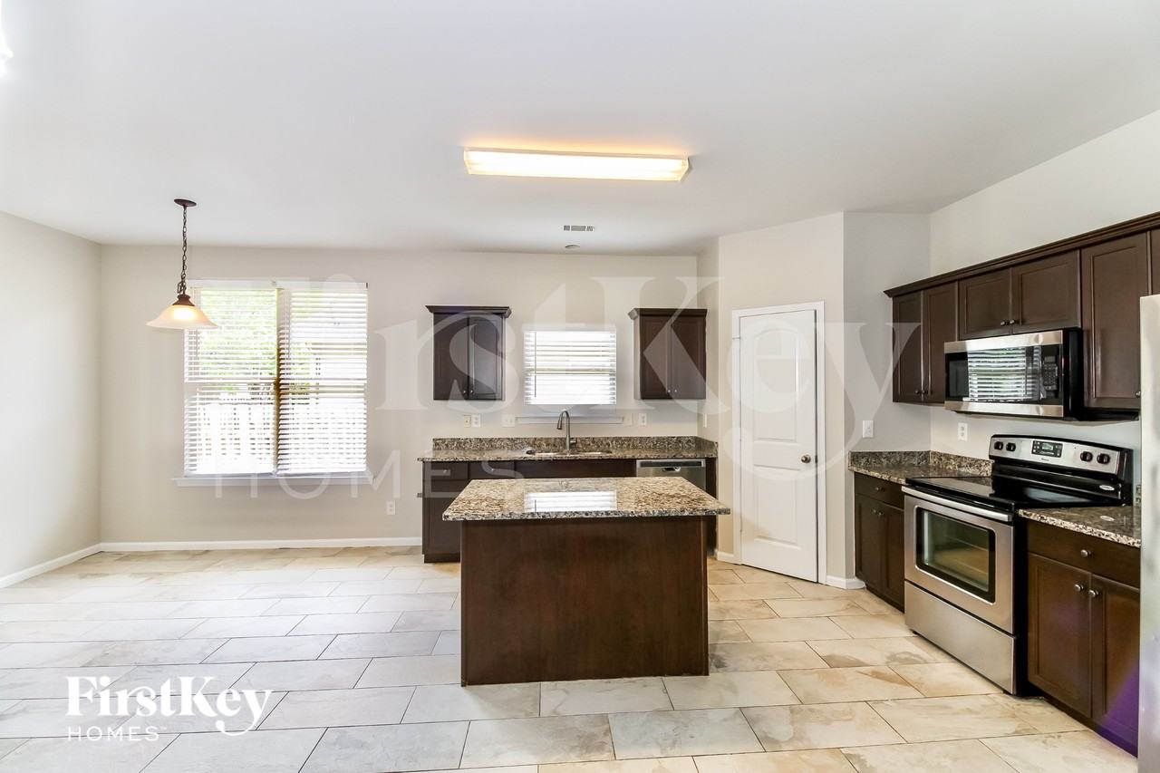 1260 Sierra Ct - Photo 4 of 12