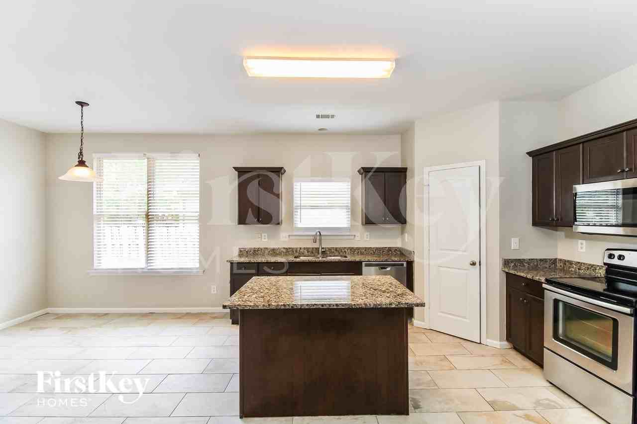 1260 Sierra Ct - Photo 5 of 12