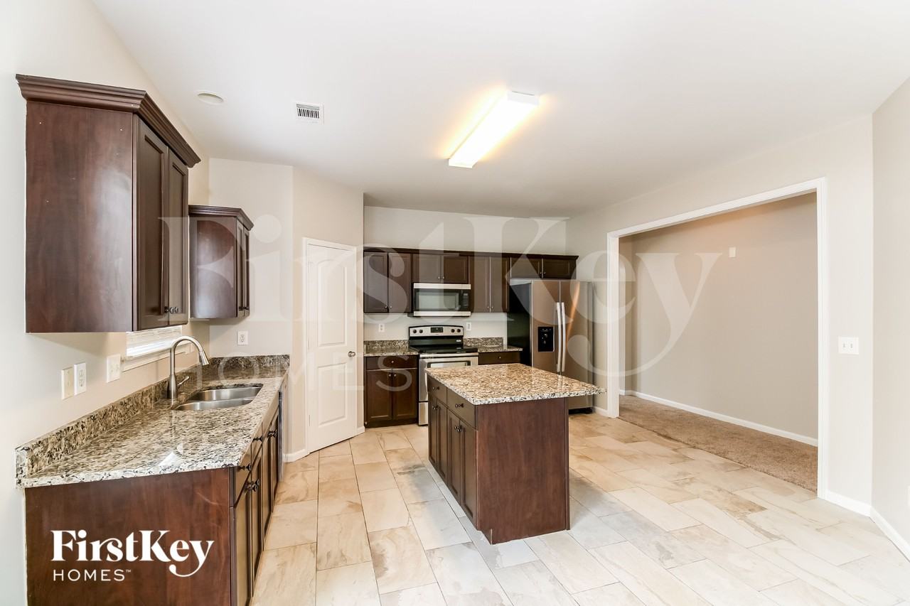 1260 Sierra Ct - Photo 6 of 12