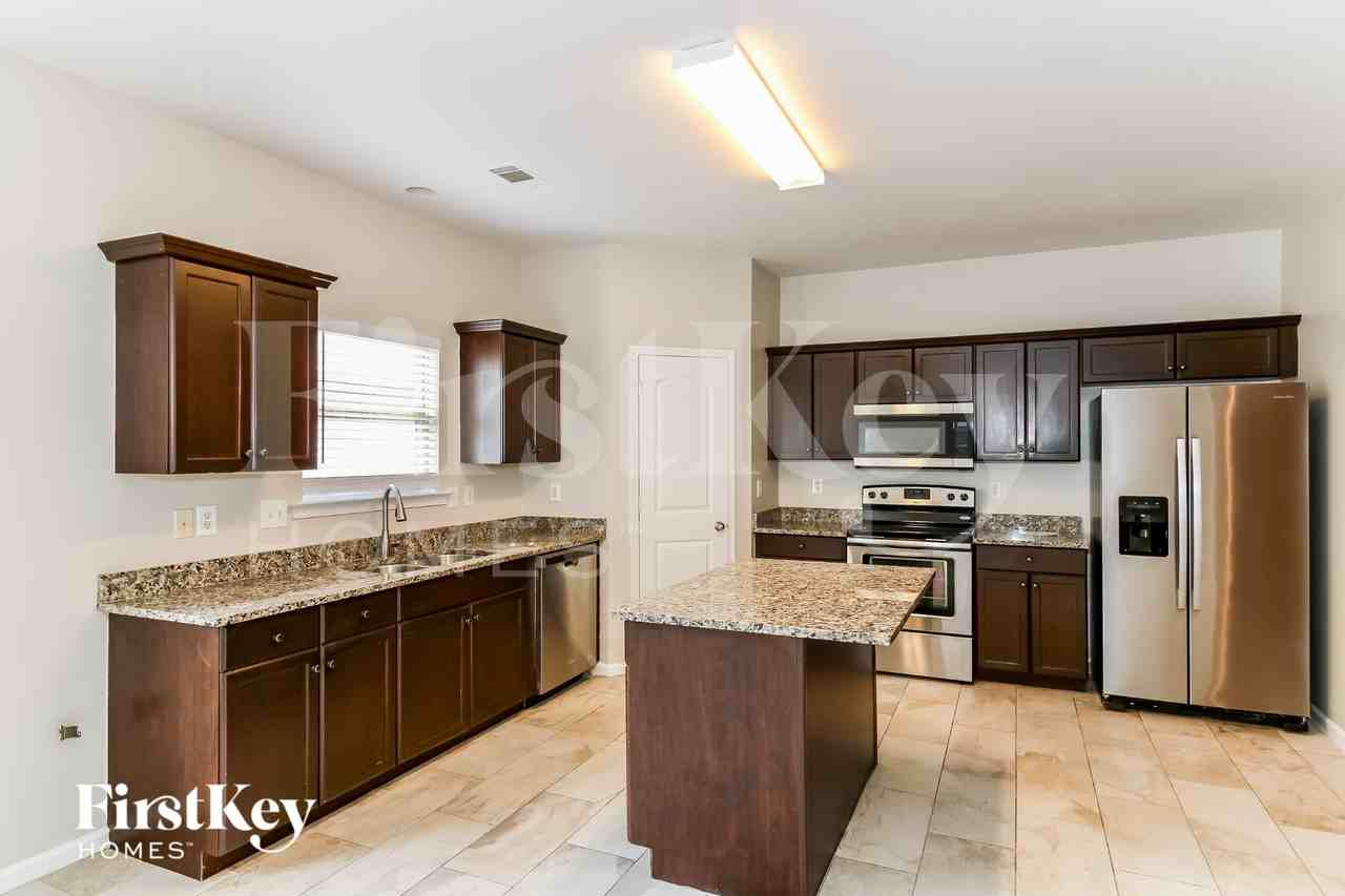 1260 Sierra Ct - Photo 7 of 12