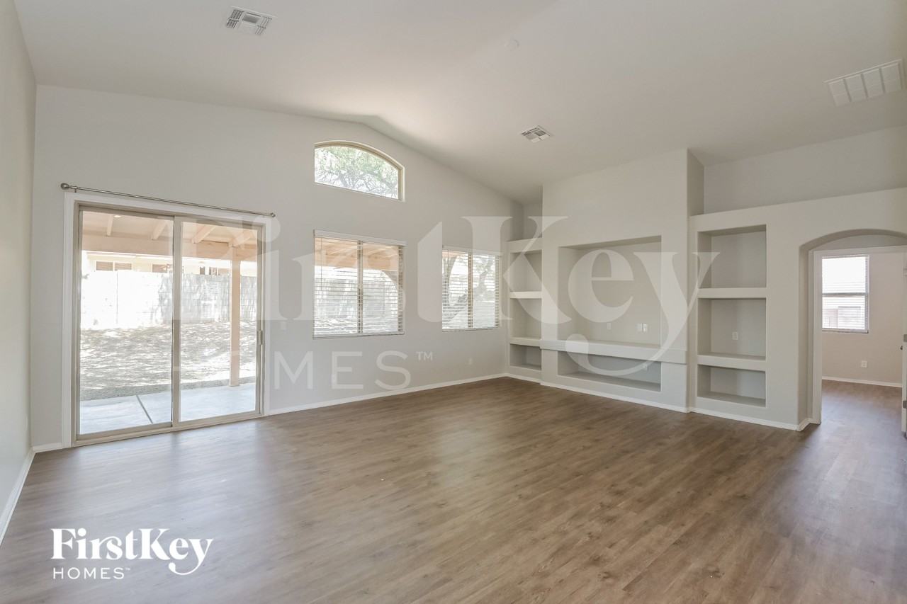 5502 W Red Rock Ridge St - Photo 2 of 15