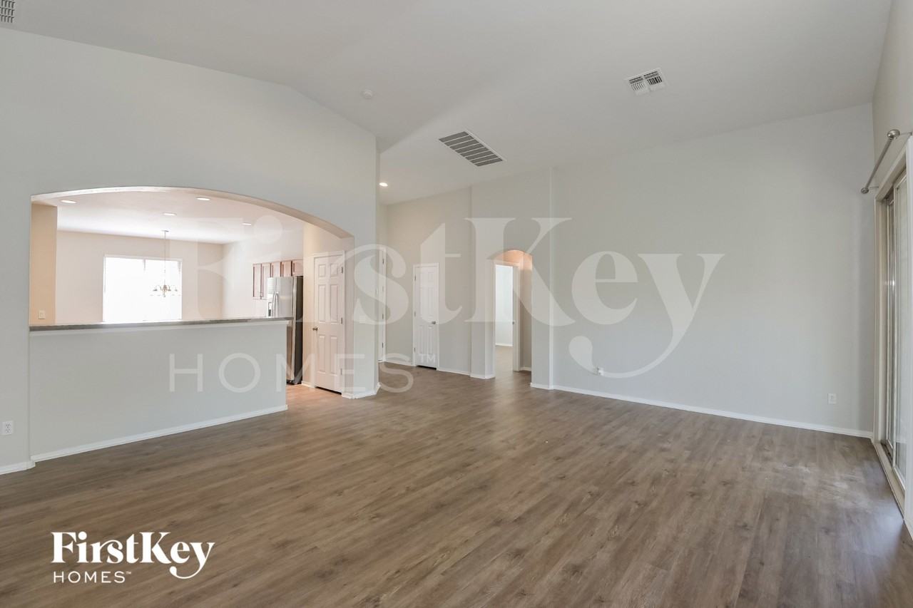 5502 W Red Rock Ridge St - Photo 3 of 15