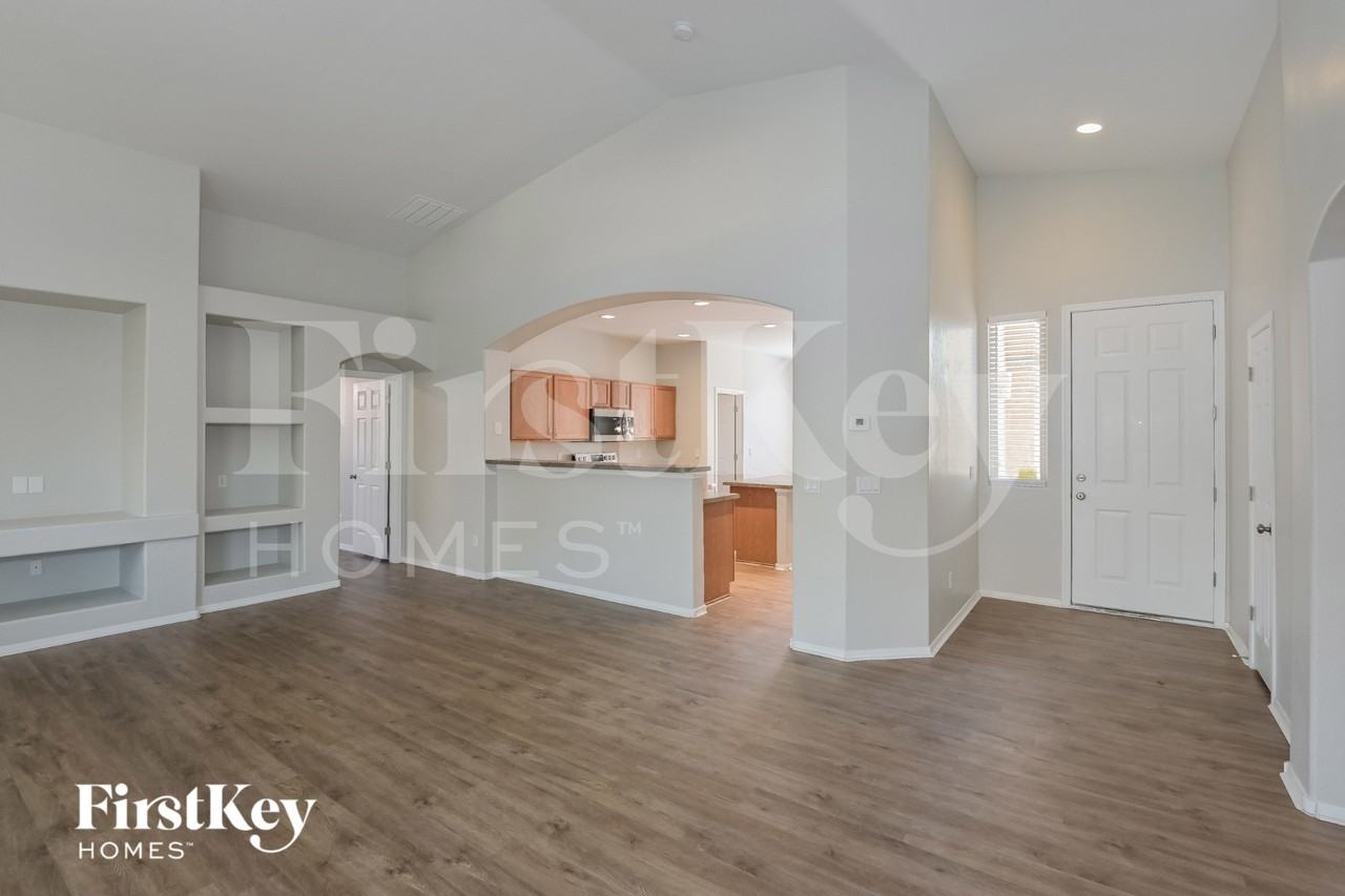 5502 W Red Rock Ridge St - Photo 4 of 15